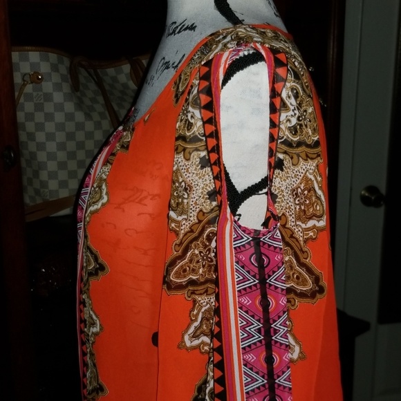 Beautiful blouse - Picture 2 of 4